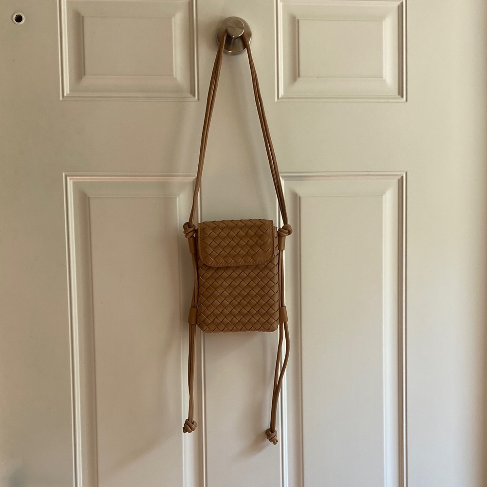 Tan Woven Faux Leather Crossbody Bag. NWOT - Picture 8 of 9